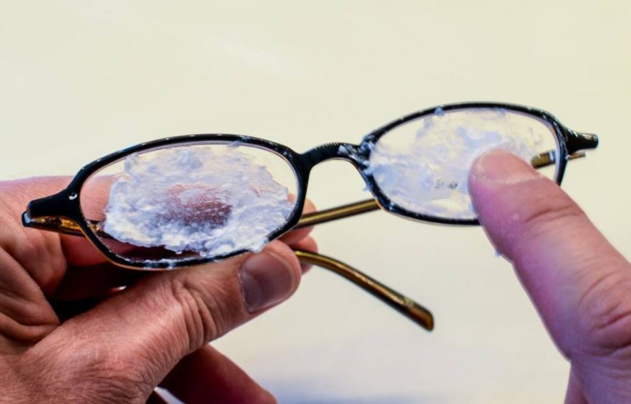 How to remove scratches from glasses