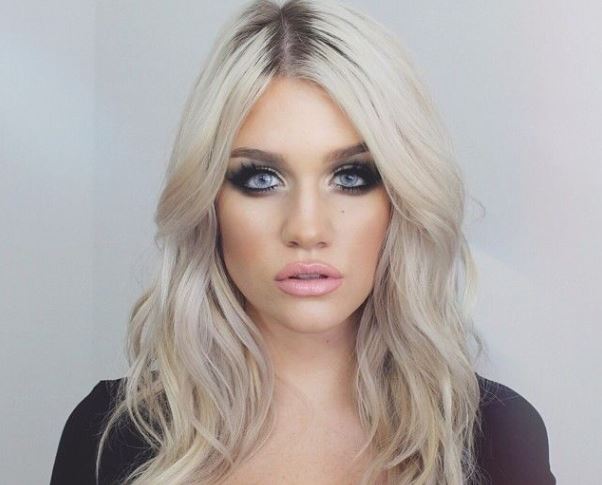 Silver blond hair dye looks